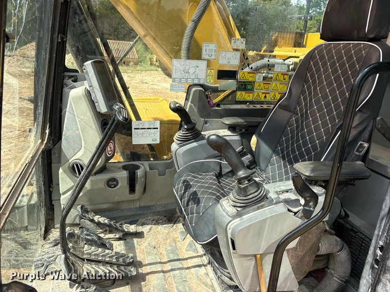 image for item ES8288 2015 Caterpillar 323F L excavator