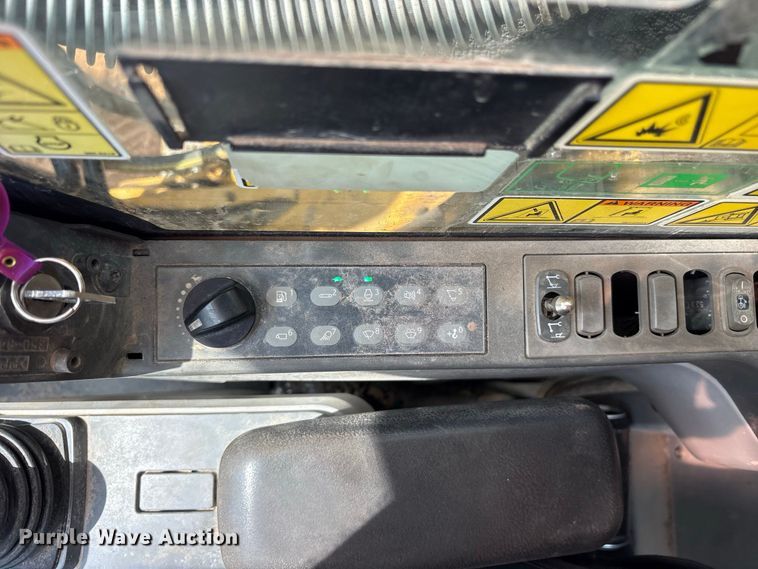 image for item ES8288 2015 Caterpillar 323F L excavator