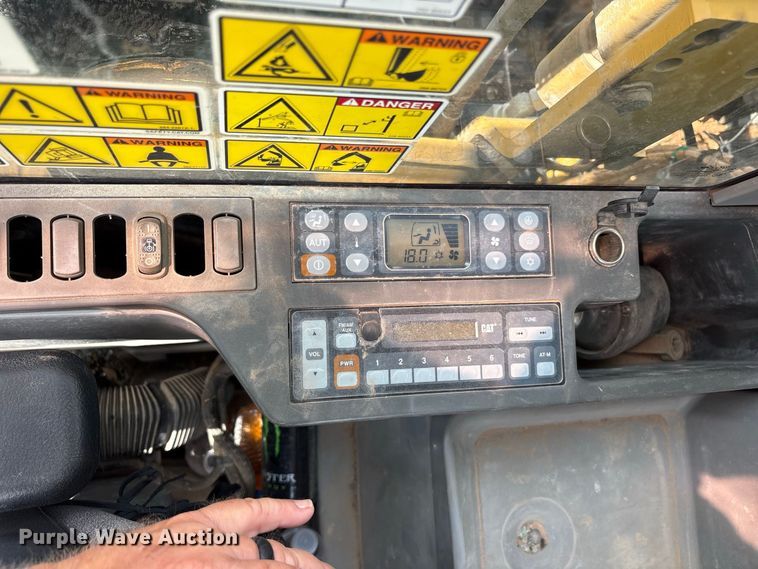 image for item ES8288 2015 Caterpillar 323F L excavator