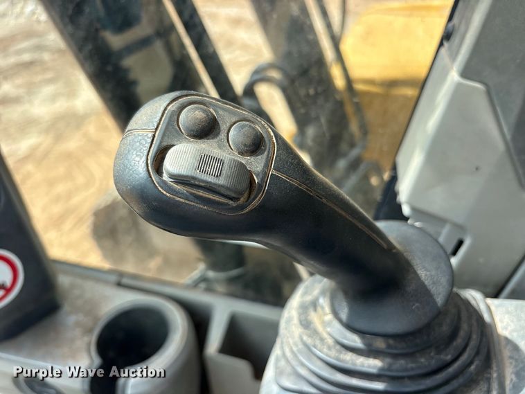 image for item ES8288 2015 Caterpillar 323F L excavator