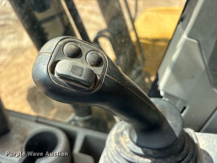 image for item ES8288 2015 Caterpillar 323F L excavator