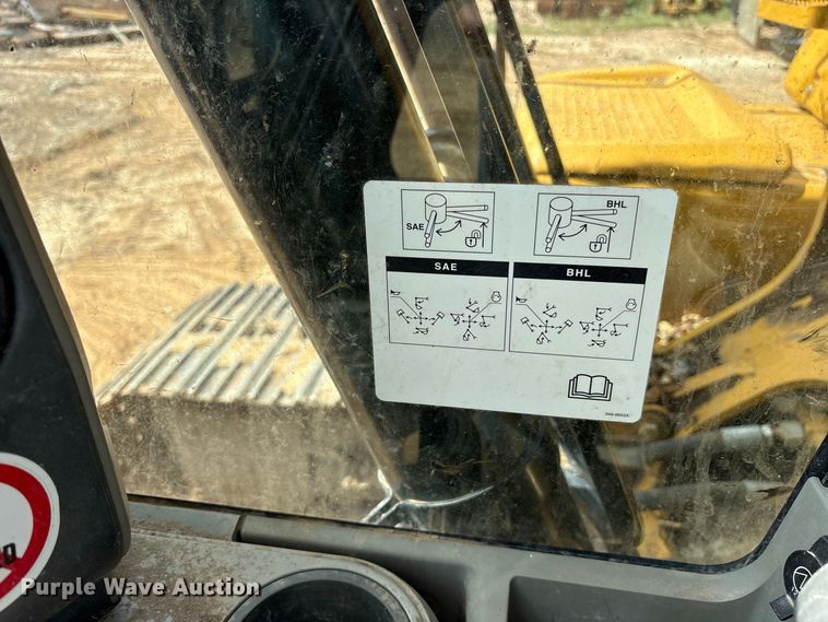 image for item ES8288 2015 Caterpillar 323F L excavator