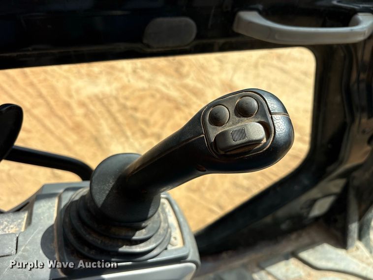 image for item ES8288 2015 Caterpillar 323F L excavator
