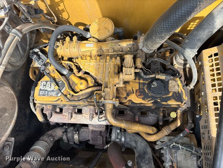 image for item ES8288 2015 Caterpillar 323F L excavator