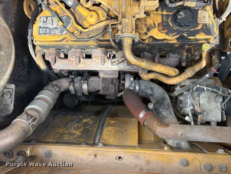 image for item ES8288 2015 Caterpillar 323F L excavator