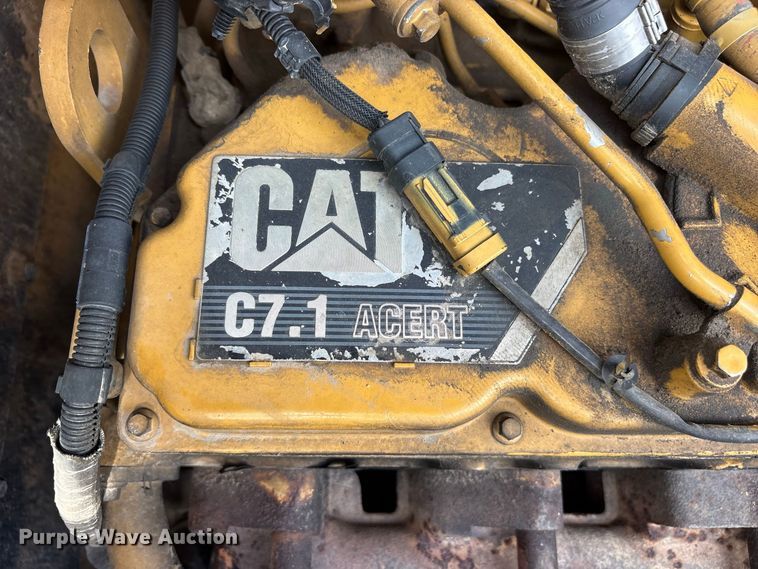 image for item ES8288 2015 Caterpillar 323F L excavator