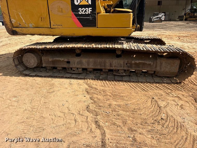 image for item ES8288 2015 Caterpillar 323F L excavator