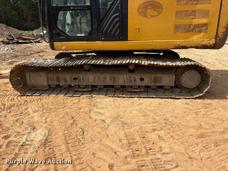 image for item ES8288 2015 Caterpillar 323F L excavator