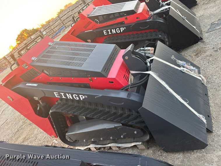 image for item ES8324 2024 Erie SCL850 compact utility loader