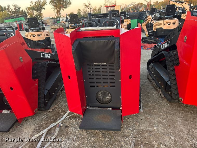 image for item ES8324 2024 Erie SCL850 compact utility loader