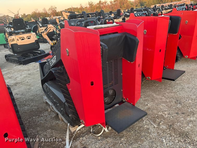 image for item ES8324 2024 Erie SCL850 compact utility loader