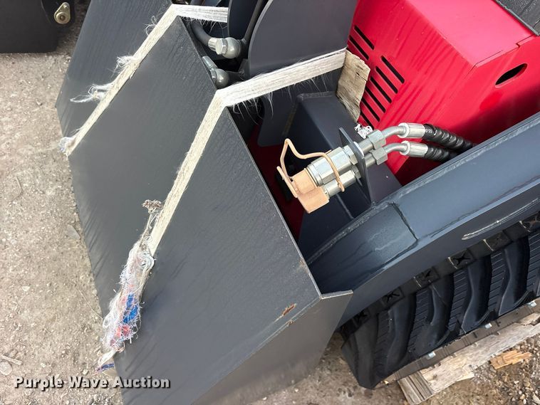 image for item ES8324 2024 Erie SCL850 compact utility loader