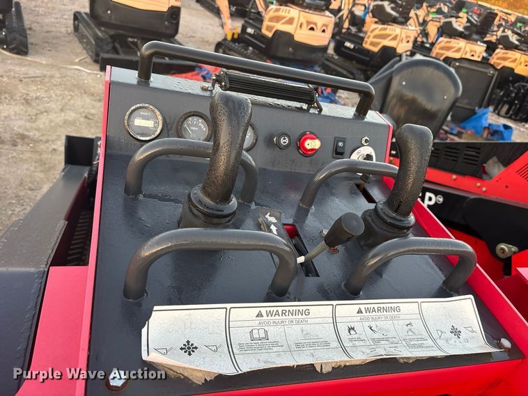 image for item ES8324 2024 Erie SCL850 compact utility loader