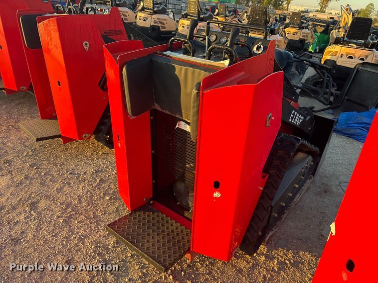 image for item ES8327 Erie SCL850 compact utility loader