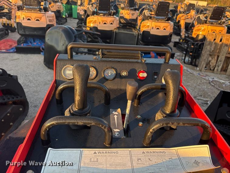 image for item ES8327 Erie SCL850 compact utility loader