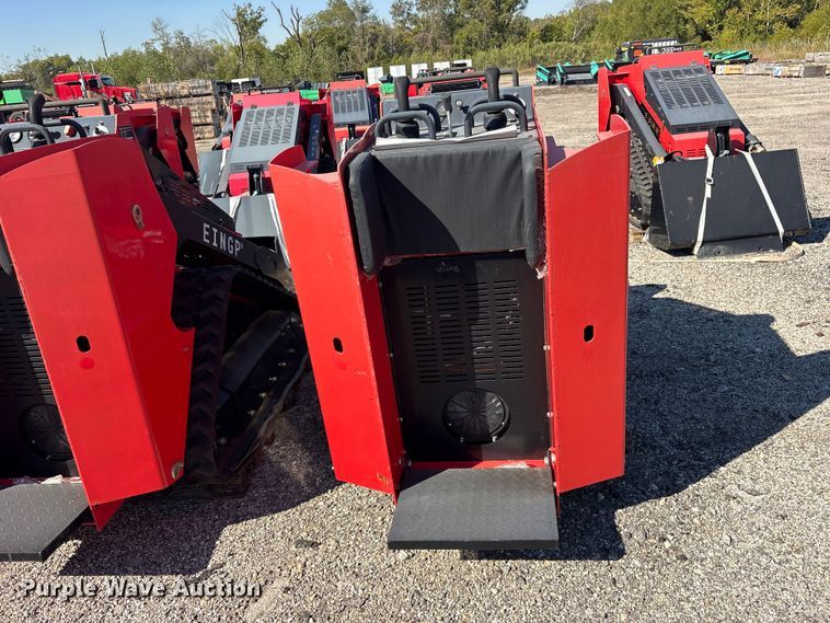 image for item ES8353 2024 Erie SCL850 compact utility loader