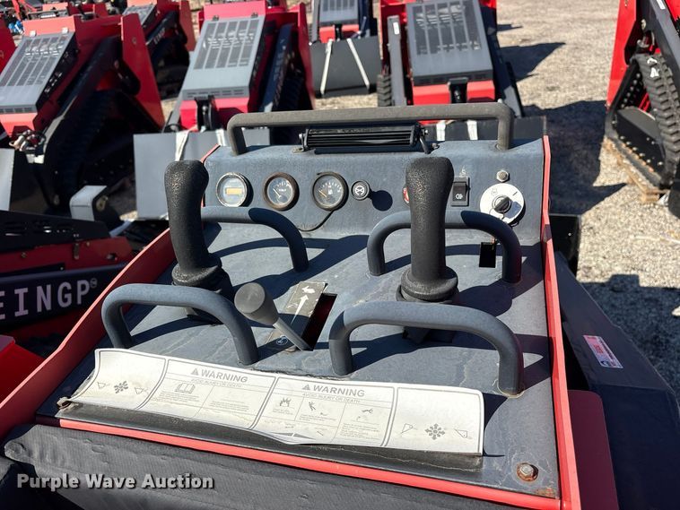 image for item ES8353 2024 Erie SCL850 compact utility loader