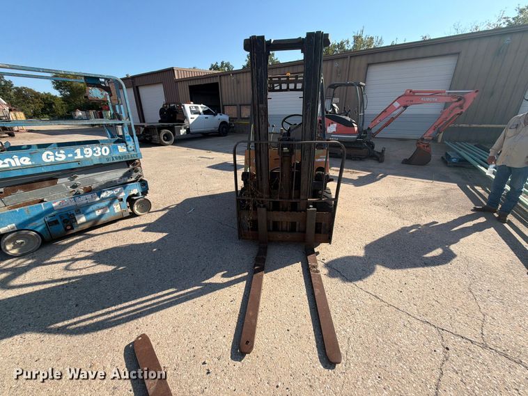 image for item EU0894 Yale GP050RCJUE086 forklift