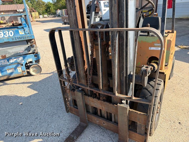 image for item EU0894 Yale GP050RCJUE086 forklift