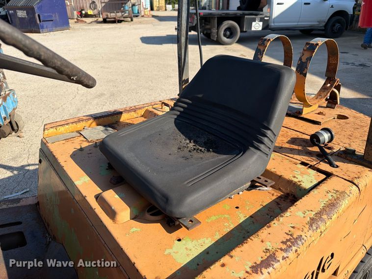image for item EU0894 Yale GP050RCJUE086 forklift