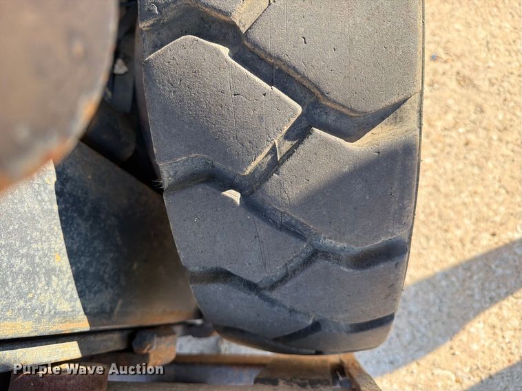 image for item EU0894 Yale GP050RCJUE086 forklift