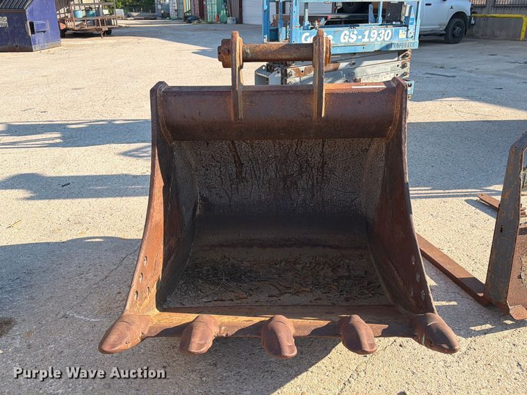 image for item EU0895 Excavator bucket