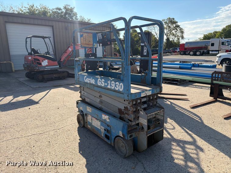 image for item EU0897 Genie GS-1930 scissor lift