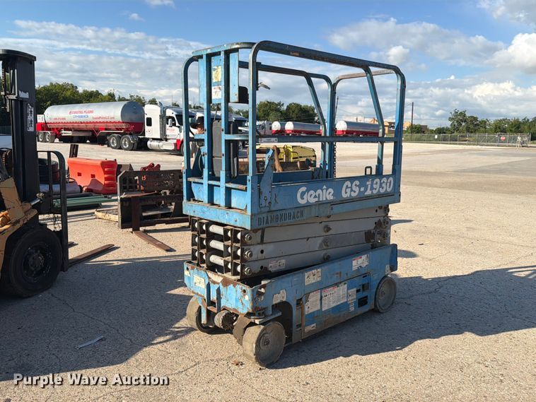 image for item EU0897 Genie GS-1930 scissor lift