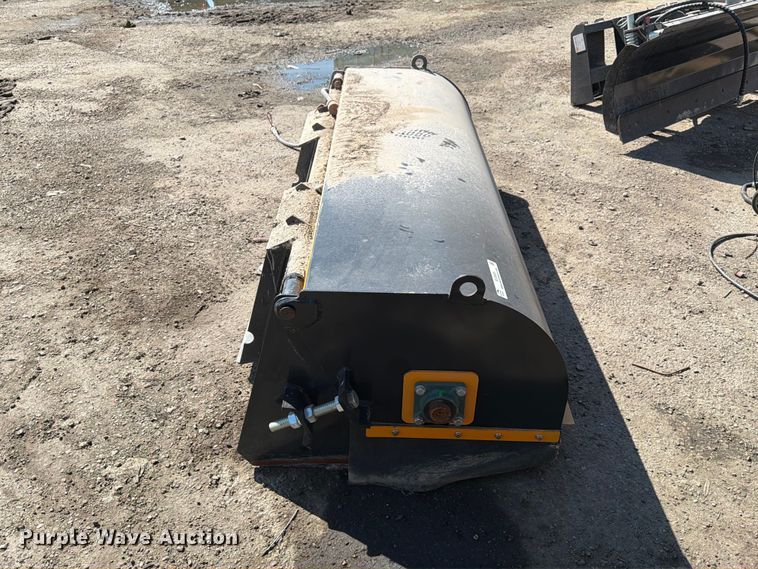 image for item EU0938 2025 Giyi BS72 skid steer sweeper