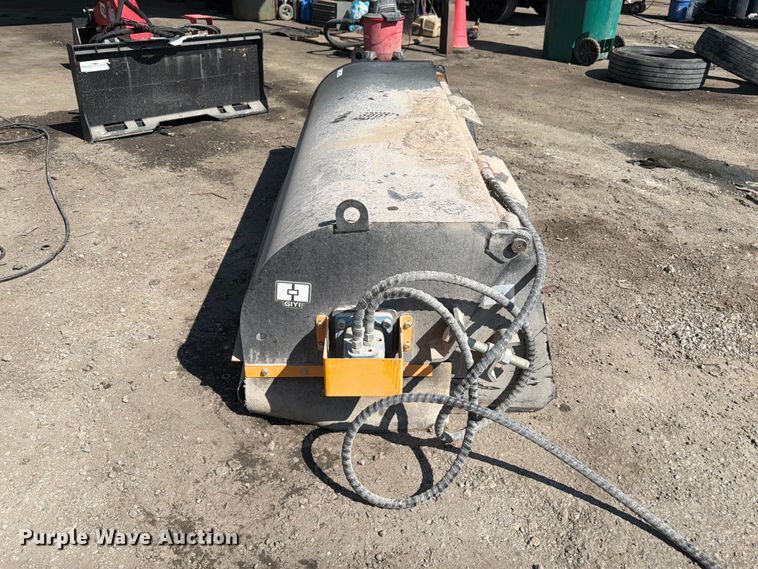 image for item EU0938 2025 Giyi BS72 skid steer sweeper