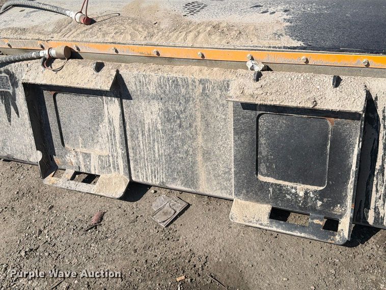 image for item EU0938 2025 Giyi BS72 skid steer sweeper