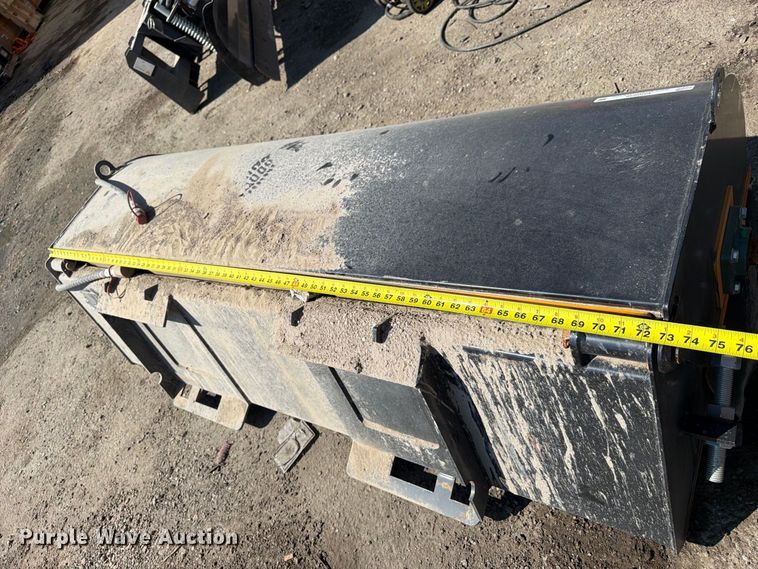image for item EU0938 2025 Giyi BS72 skid steer sweeper