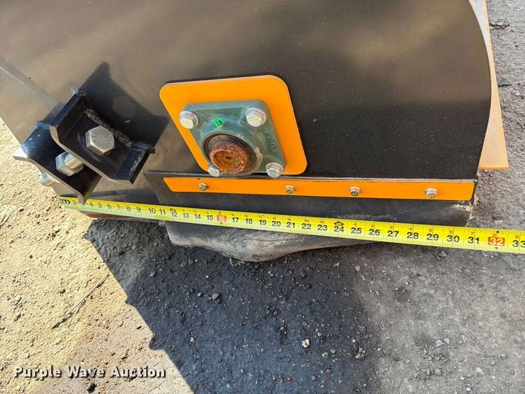 image for item EU0938 2025 Giyi BS72 skid steer sweeper