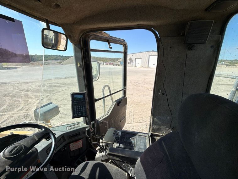 image for item EX1027 2002 Komatsu WA500-3LK wheel loader