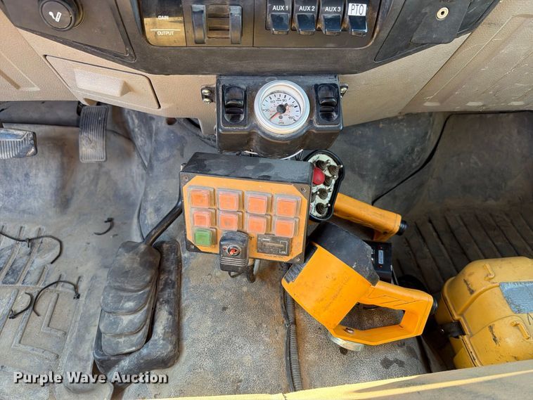 image for item EX1029 2008 Ford F550 utility / service truck