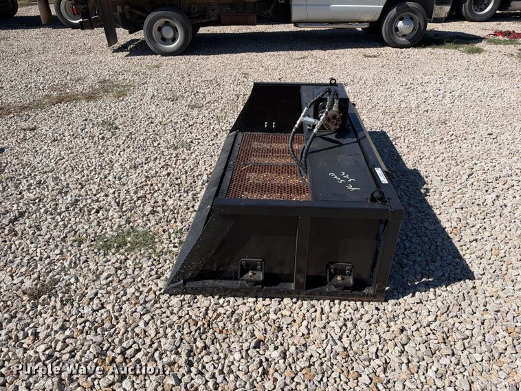 image for item EX2433 Skid steer vibrating screen bucket