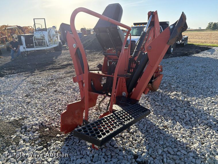 image for item EX4634 2017 Ditch Witch BH120 backhoe attachment