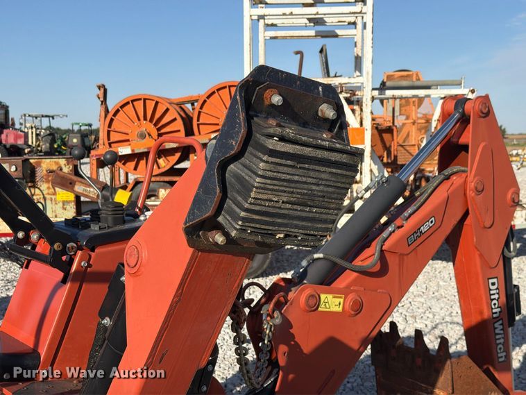 image for item EX4636 2018 Ditch Witch BH120 backhoe attachment