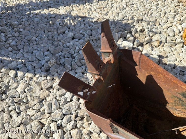 image for item EX4647 2006 Vermeer B930A backhoe attachment