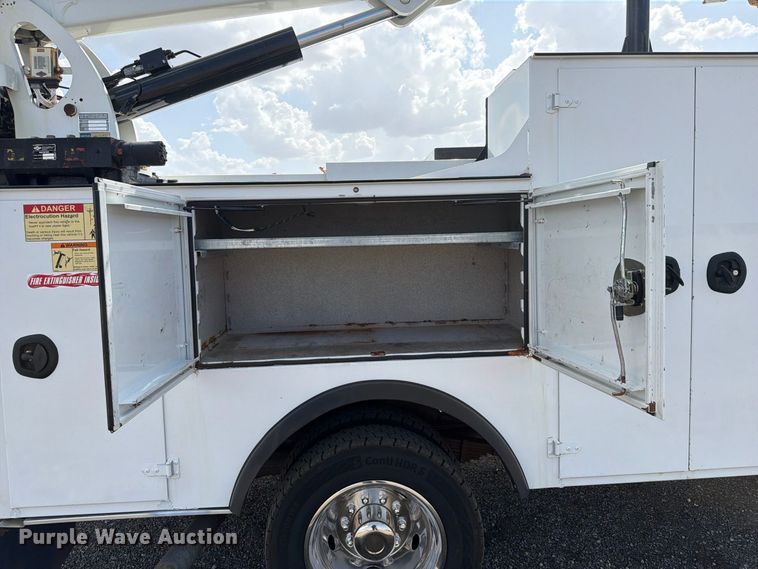 image for item FB5163 2015 RAM 5500HD utility / service truck