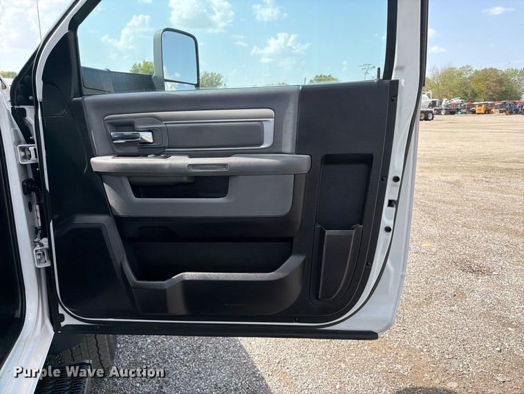 image for item FB5163 2015 RAM 5500HD utility / service truck