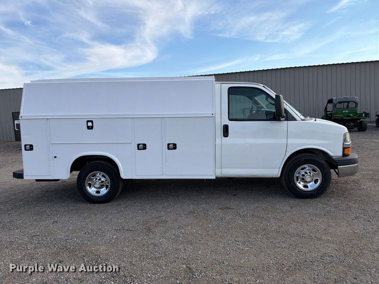image for item FB5208 2016 Chevrolet Express 3500 utility van