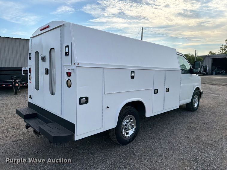 image for item FB5208 2016 Chevrolet Express 3500 utility van