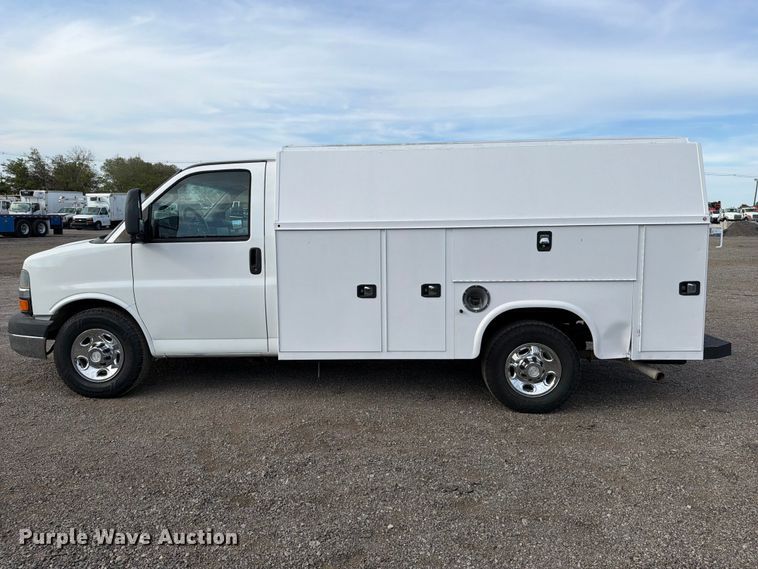 image for item FB5208 2016 Chevrolet Express 3500 utility van