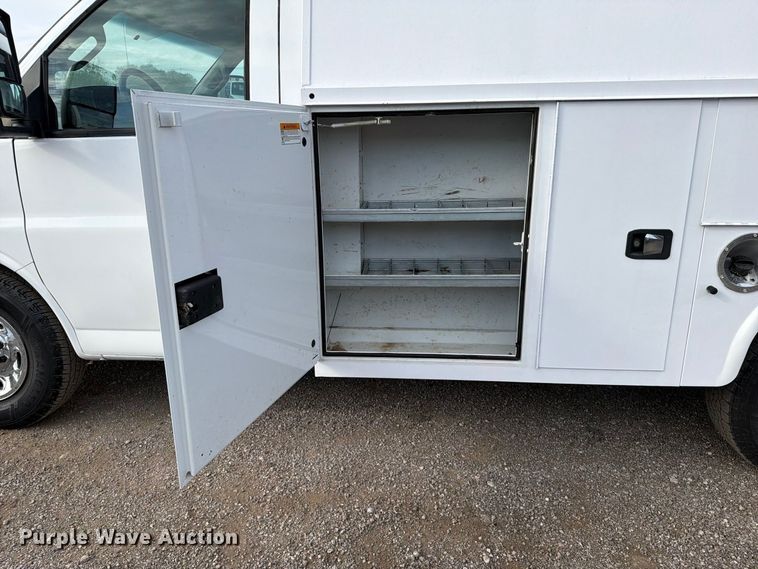 image for item FB5208 2016 Chevrolet Express 3500 utility van