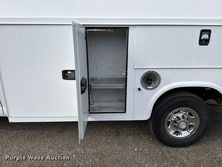 image for item FB5208 2016 Chevrolet Express 3500 utility van
