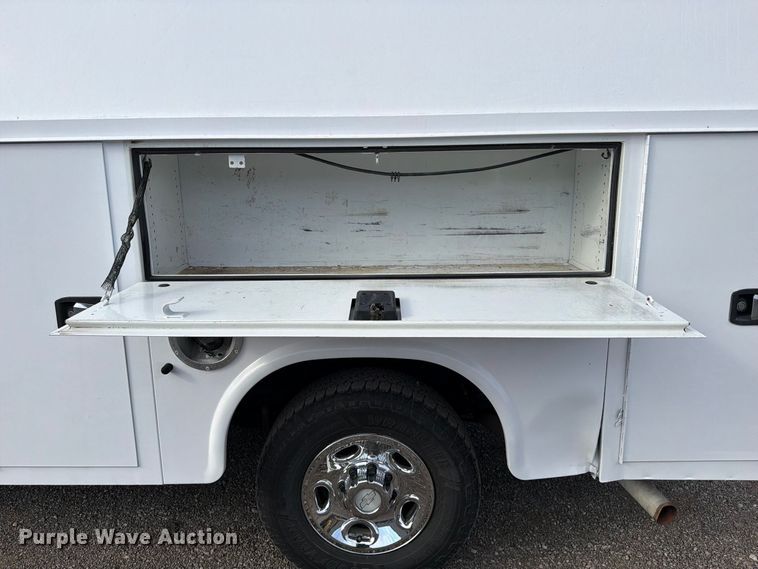 image for item FB5208 2016 Chevrolet Express 3500 utility van