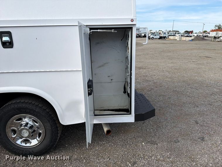 image for item FB5208 2016 Chevrolet Express 3500 utility van