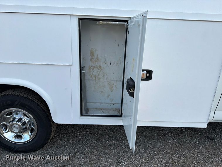 image for item FB5208 2016 Chevrolet Express 3500 utility van
