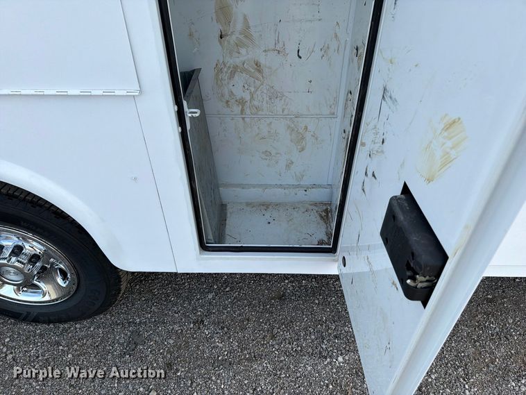 image for item FB5208 2016 Chevrolet Express 3500 utility van